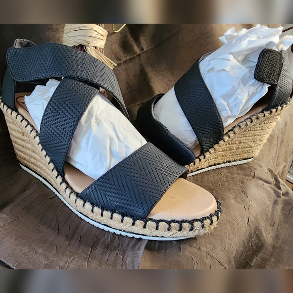 SHOES - Picture 9 of 11